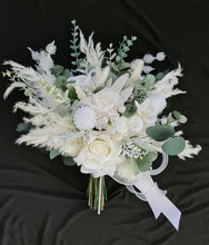 Load image into Gallery viewer, White & green Elopement Set – Bouquet and buttonhole