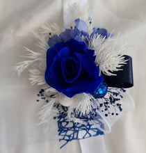 Load image into Gallery viewer, Blue & white preserved flowers corsage w mini rose - School formal / wedding
