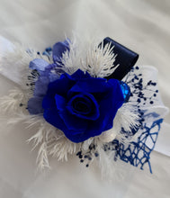 Load image into Gallery viewer, Blue & white preserved flowers corsage w mini rose - School formal / wedding