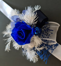 Load image into Gallery viewer, Blue & white preserved flowers corsage w mini rose - School formal / wedding
