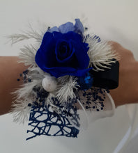 Load image into Gallery viewer, Blue & white preserved flowers corsage w mini rose - School formal / wedding