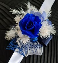 Load image into Gallery viewer, Blue & white preserved flowers corsage w mini rose - School formal / wedding