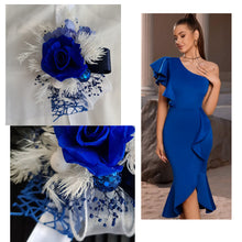 Load image into Gallery viewer, Blue & white preserved flowers corsage w mini rose - School formal / wedding