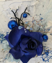 Load image into Gallery viewer, Floral cake topper in blue, green & white with the glitter