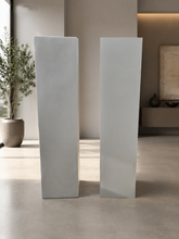 Load image into Gallery viewer, Plinth Acrylic white (25 x 25) - 110cm - HIRE ONLY