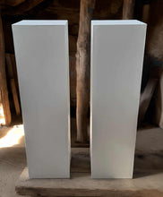 Load image into Gallery viewer, Plinth Acrylic white (25 x 25) - 90cm - HIRE ONLY