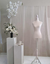 Load image into Gallery viewer, Bridal Preparation Room – Deluxe - HIRE ONLY