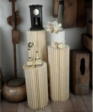 Load image into Gallery viewer, Set of 3 ribbed boho plinths / cake stands - HIRE ONLY
