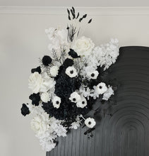 Load image into Gallery viewer, Black ripple arch, 2 x flowers & 2 x plinths - HIRE ONLY