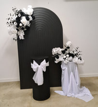 Load image into Gallery viewer, Black ripple arch, 2 x flowers & 2 x plinths - HIRE ONLY