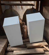Load image into Gallery viewer, Plinth Acrylic white (25 x 25) - 50cm - HIRE ONLY