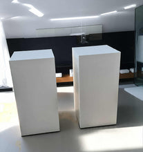Load image into Gallery viewer, Plinth Acrylic white (25 x 25) - 50cm - HIRE ONLY