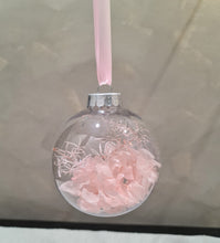 Load image into Gallery viewer, Set of 4 Preserved Flowers Christmas baubles in Blush Pink