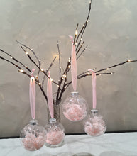 Load image into Gallery viewer, Set of 4 Preserved Flowers Christmas baubles in Blush Pink