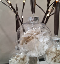 Load image into Gallery viewer, Set of 4 Preserved Flowers Christmas baubles in neutral