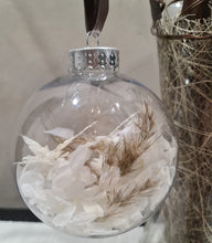 Load image into Gallery viewer, Set of 4 Preserved Flowers Christmas baubles in neutral