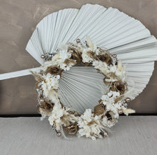 Load image into Gallery viewer, Preserved everlasting flowers Christmas wreath with lights