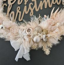 Load image into Gallery viewer, Boho elegant Everlasting flowers Christmas Wreath