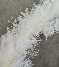 Load image into Gallery viewer, Boho elegant Everlasting flowers Christmas Wreath