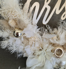 Load image into Gallery viewer, Boho elegant Everlasting flowers Christmas Wreath