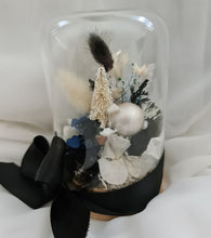 Load image into Gallery viewer, Mini Preserved flowers Xmas dome with glitter bauble – Blue, black & white