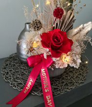 Load image into Gallery viewer, Preserved red rose with lights - MOT01