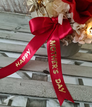 Load image into Gallery viewer, Preserved red rose with lights - MOT01