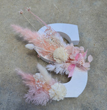 Load image into Gallery viewer, Preserved Everlasting flowers letter S - 15cm - White & pink