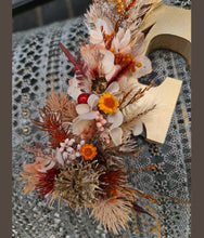 Load image into Gallery viewer, Preserved Everlasting flowers letter F - 15cm - Rustic Gold