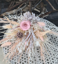 Load image into Gallery viewer, Dusty pink & neutral preserved flowers cake topper