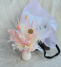 Load image into Gallery viewer, Pink mini preserved rose with free bag & tag