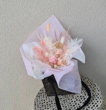 Load image into Gallery viewer, Pink mini preserved rose with free bag & tag