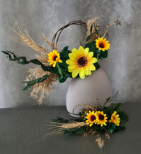 Load image into Gallery viewer, Sunflower cake topper x 2
