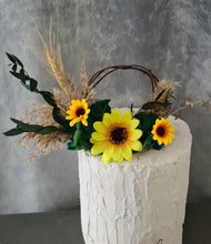 Load image into Gallery viewer, Sunflower cake topper x 2
