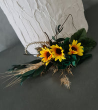 Load image into Gallery viewer, Sunflower cake topper x 2
