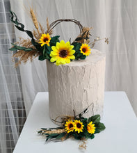 Load image into Gallery viewer, Sunflower cake topper x 2
