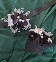 Load image into Gallery viewer, Black &amp; white everlasting flowers corsage &amp; pocket flowers – wedding / school formal
