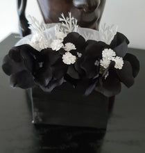 Load image into Gallery viewer, Black &amp; white everlasting flowers corsage &amp; pocket flowers – wedding / school formal
