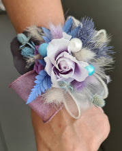 Load image into Gallery viewer, Preserved flowers pastel colours corsage
