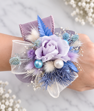 Load image into Gallery viewer, Preserved flowers pastel colours corsage
