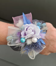 Load image into Gallery viewer, Preserved flowers pastel colours corsage

