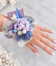 Load image into Gallery viewer, Preserved flowers pastel colours corsage
