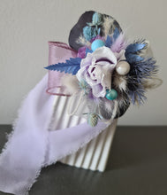 Load image into Gallery viewer, Preserved flowers pastel colours corsage
