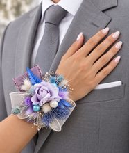 Load image into Gallery viewer, Preserved flowers pastel colours corsage

