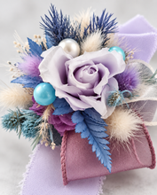 Load image into Gallery viewer, Preserved flowers pastel colours corsage
