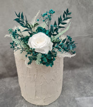Load image into Gallery viewer, Emerald &amp; white preserved flowers cake topper
