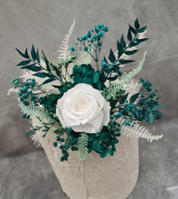 Load image into Gallery viewer, Emerald &amp; white preserved flowers cake topper
