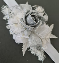 Load image into Gallery viewer, Silver &amp; white Everlasting flowers corsage  - School Formal / Prom

