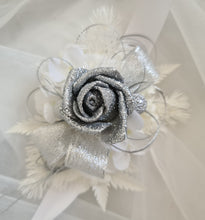 Load image into Gallery viewer, Silver &amp; white Everlasting flowers corsage  - School Formal / Prom
