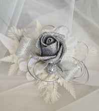 Load image into Gallery viewer, Silver &amp; white Everlasting flowers corsage  - School Formal / Prom
